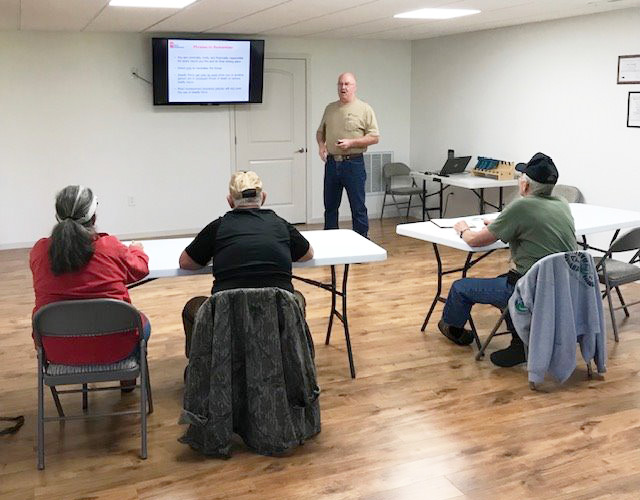 Skunk Rangers Firearms instructor teaching the TN Cocnealed Carry permit class